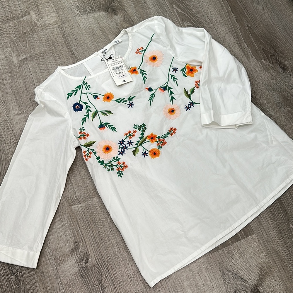 NWT women’s floral blouse